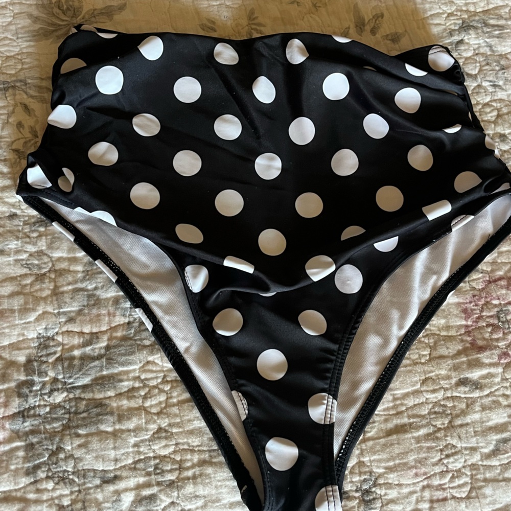 Bikini bottom size medium pre-loved